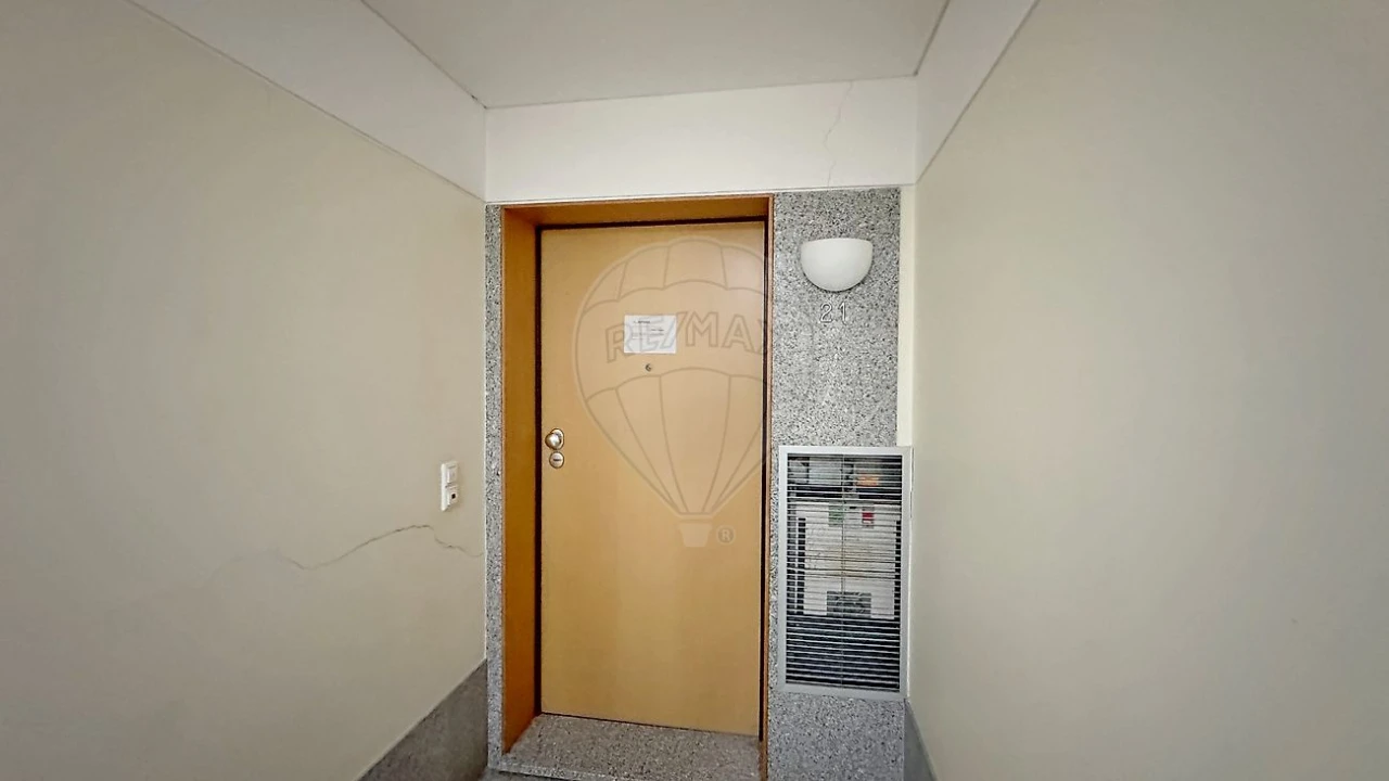 Apartamento T1 para Venda em Oliveira do Douro Foto 1