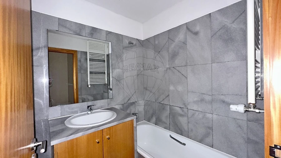 Apartamento T1 para Venda em Oliveira do Douro Foto 12