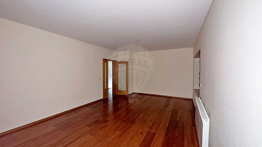 Apartamento T1 para Venda em Oliveira do Douro Foto 2