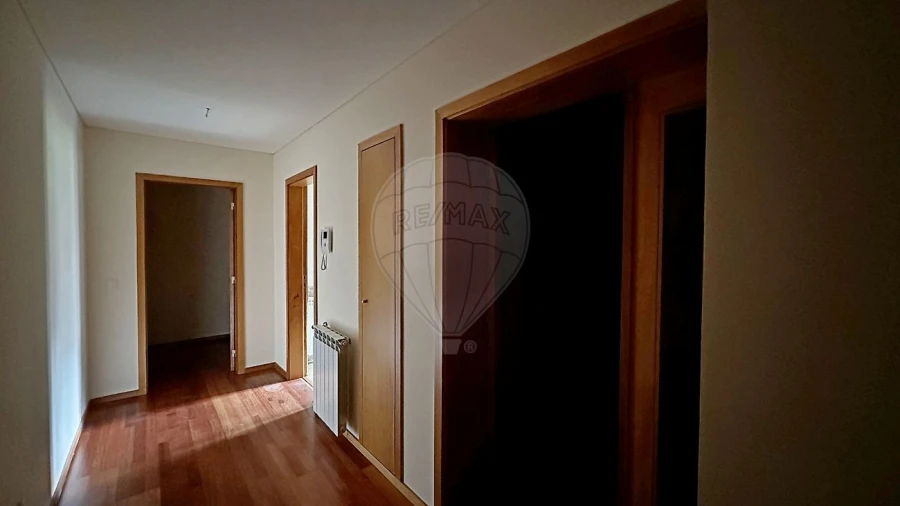 Apartamento T1 para Venda em Oliveira do Douro Foto 7
