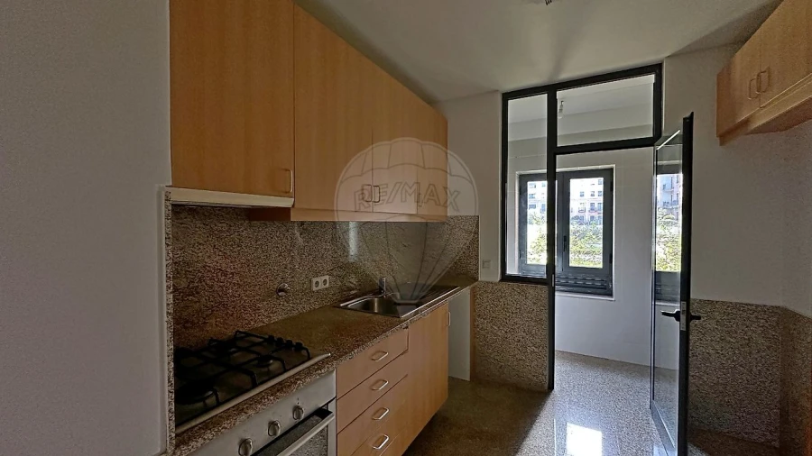 Apartamento T1 para Venda em Oliveira do Douro Foto 8