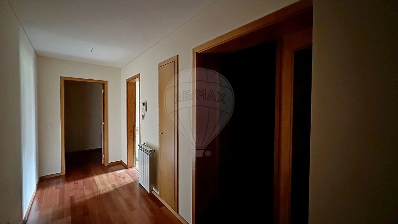 Apartamento T1 para Venda em Oliveira do Douro Foto 7