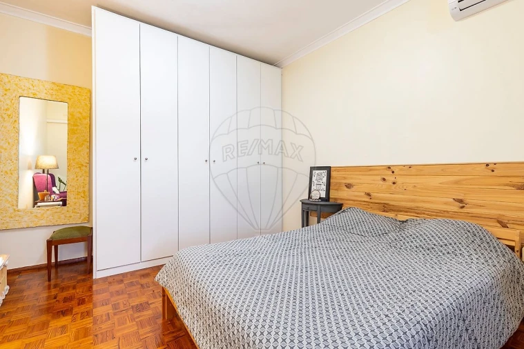 Apartamento T2 para Venda em Corroios Foto 9