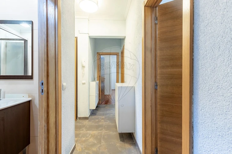 Apartamento T2 para Venda em Corroios Foto 16