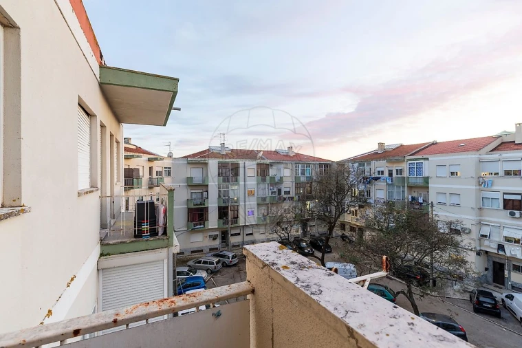 Apartamento T2 para Venda em Corroios Foto 11