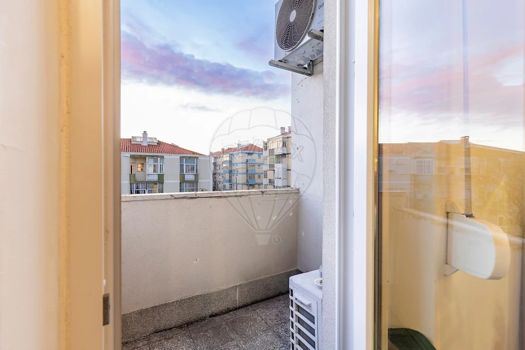 Apartamento T2 para Venda em Corroios Foto 10