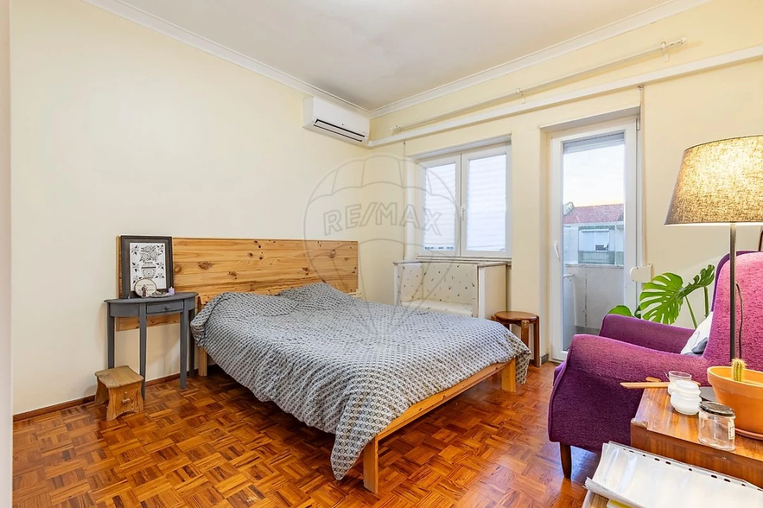 Apartamento T2 para Venda em Corroios Foto 8