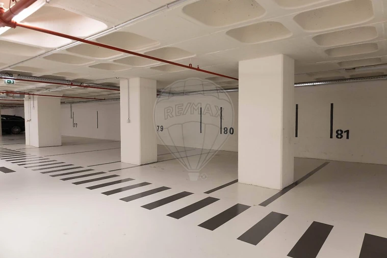 Garagem para Venda em Avenidas Novas Foto 2