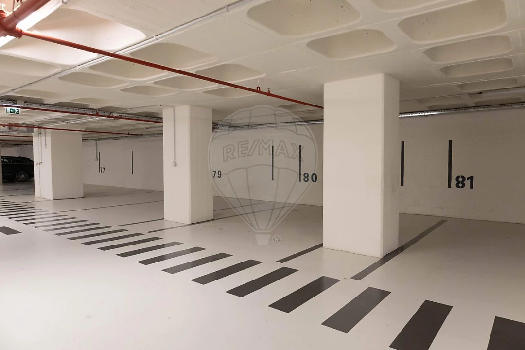 Garagem para Venda em Avenidas Novas Foto 2