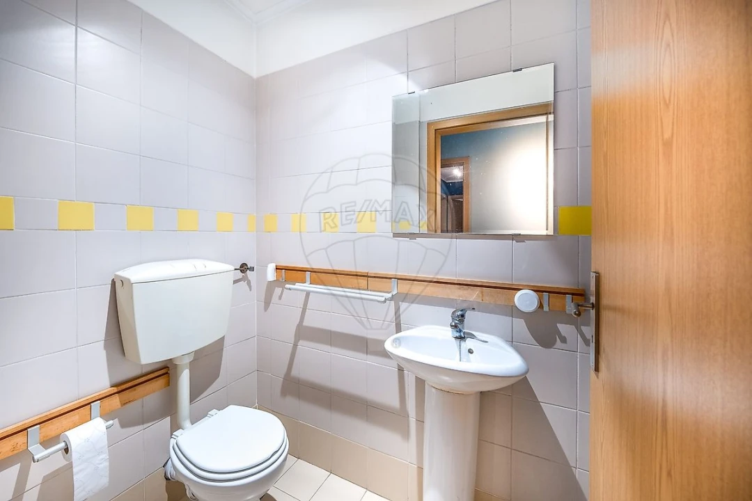 Apartamento T4 para Venda em Santa Clara Foto 3