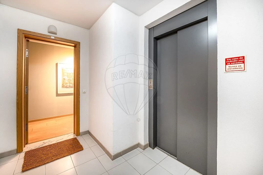 Apartamento T4 para Venda em Santa Clara Foto 1