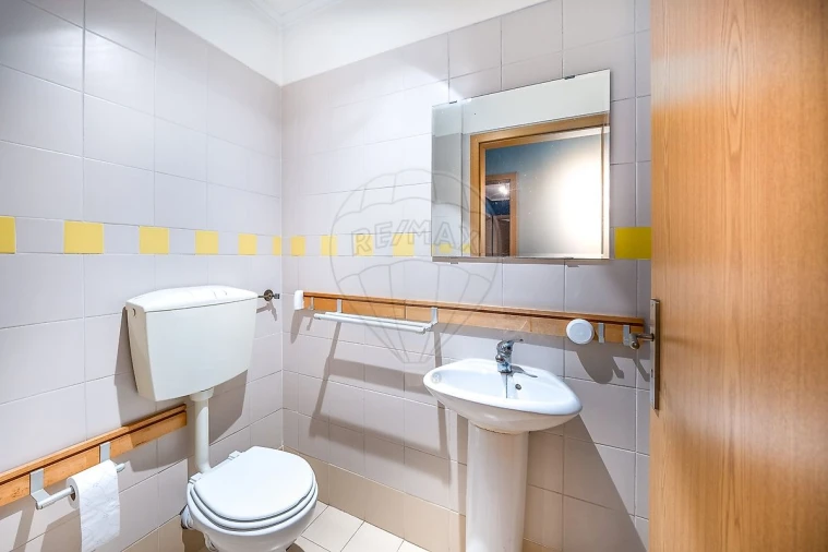 Apartamento T4 para Venda em Santa Clara Foto 3