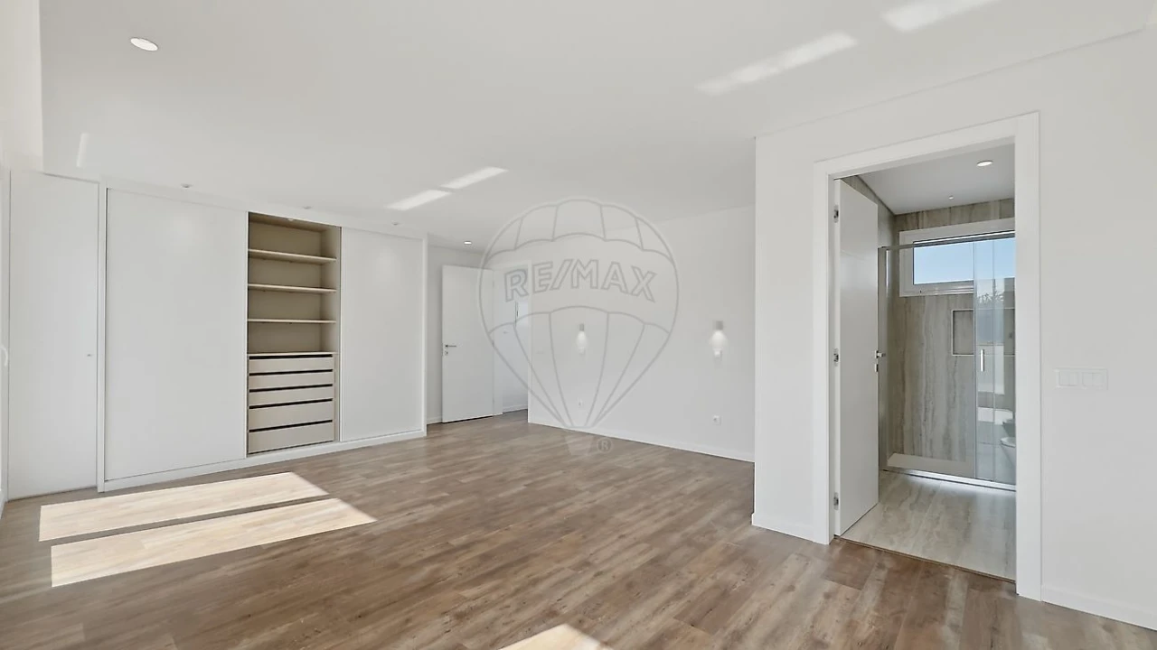 Moradia T5 para Venda em Santa Iria de Azoia, São João da Talha e Bobadela Foto 23