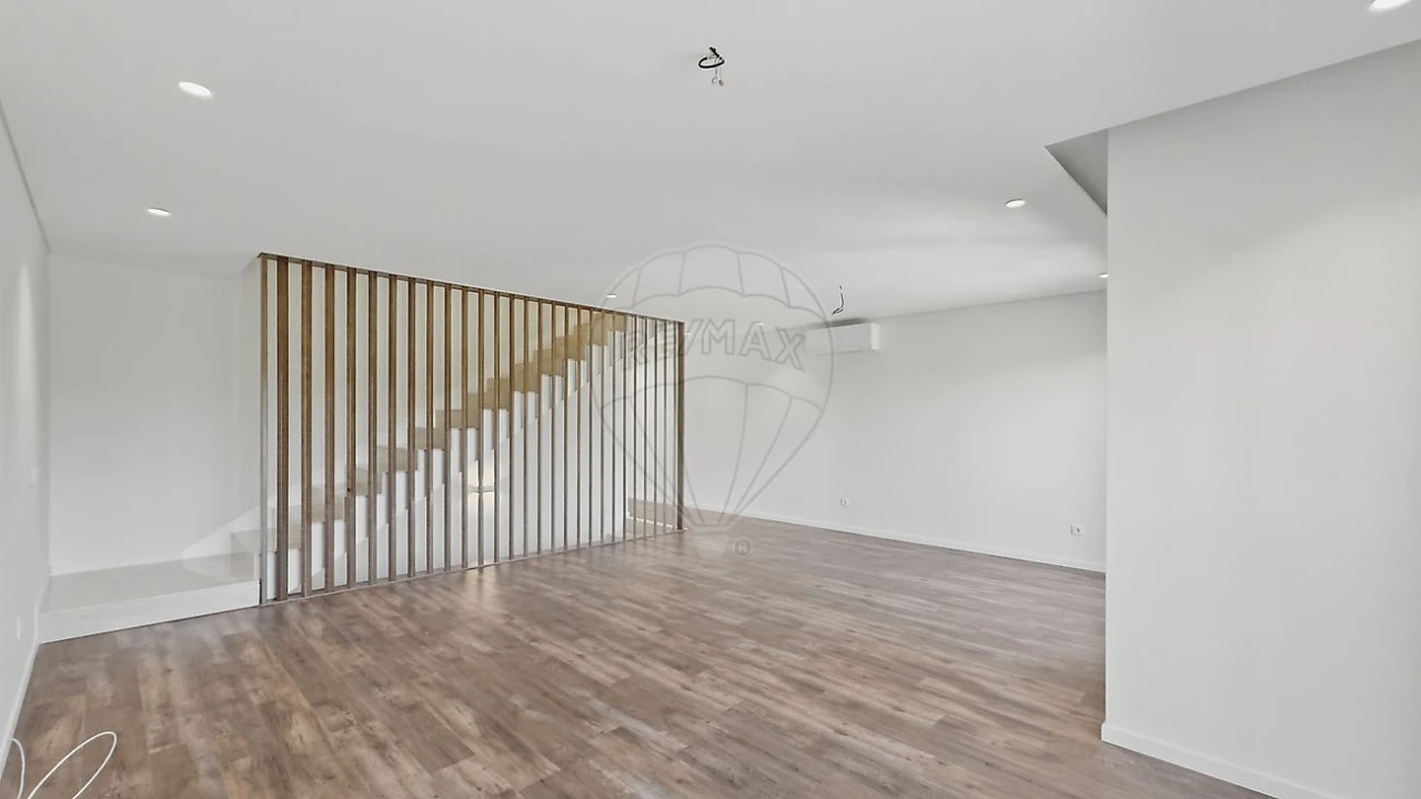 Moradia T5 para Venda em Santa Iria de Azoia, São João da Talha e Bobadela Foto 11