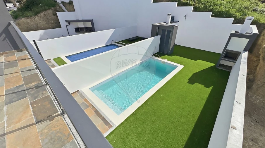 Moradia T5 para Venda em Santa Iria de Azoia, São João da Talha e Bobadela Foto 3