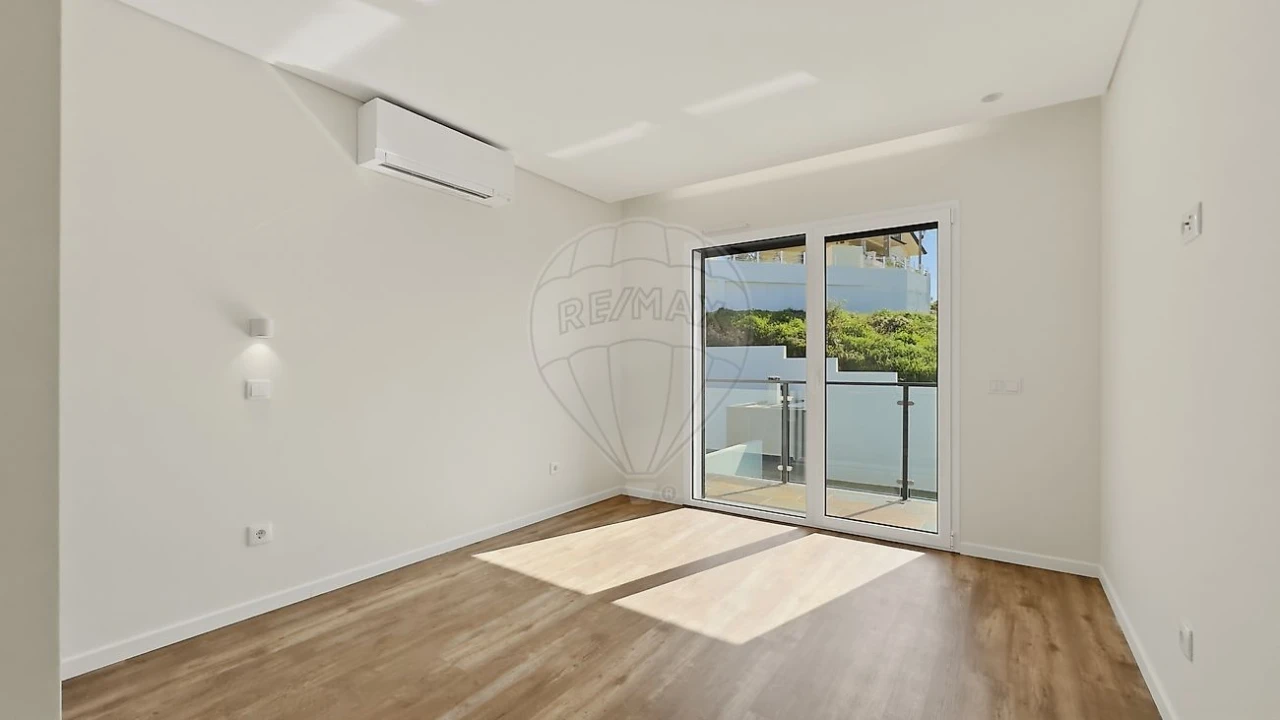 Moradia T5 para Venda em Santa Iria de Azoia, São João da Talha e Bobadela Foto 10