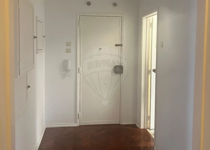 Apartamento T1 para Arrendamento em Arroios Foto 3