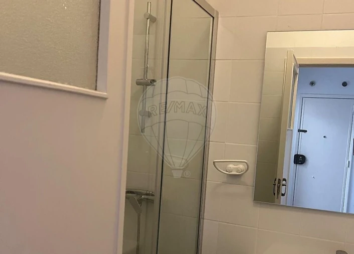 Apartamento T1 para Arrendamento em Arroios Foto 8