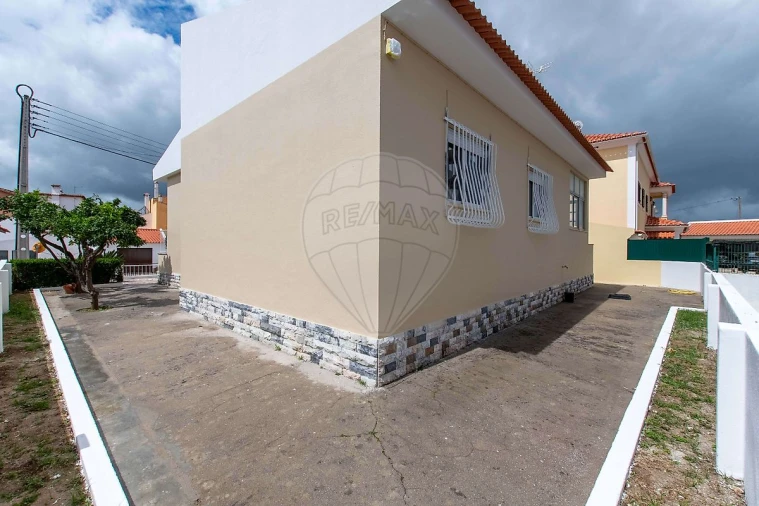 Moradia T3 para Venda em Carregado e Cadafais Foto 25