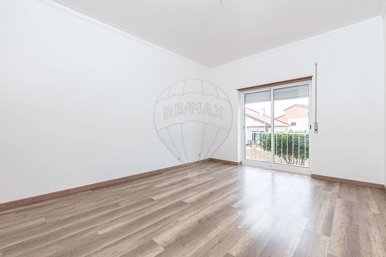 Moradia T3 para Venda em Carregado e Cadafais Foto 3