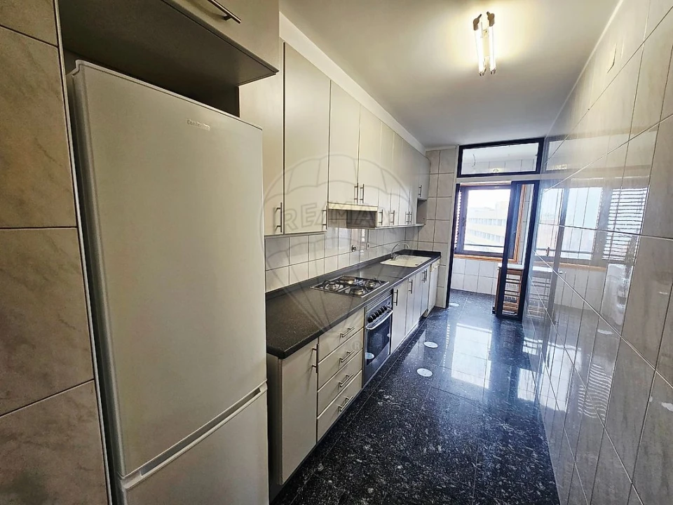 Apartamento T1 para Venda em Santa Marinha e São Pedro da Afurada Foto 3