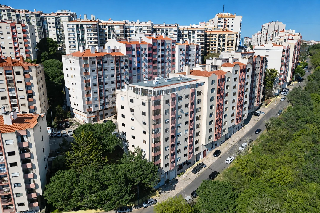 Apartamento T3 para Venda em Agualva e Mira-Sintra Foto 1