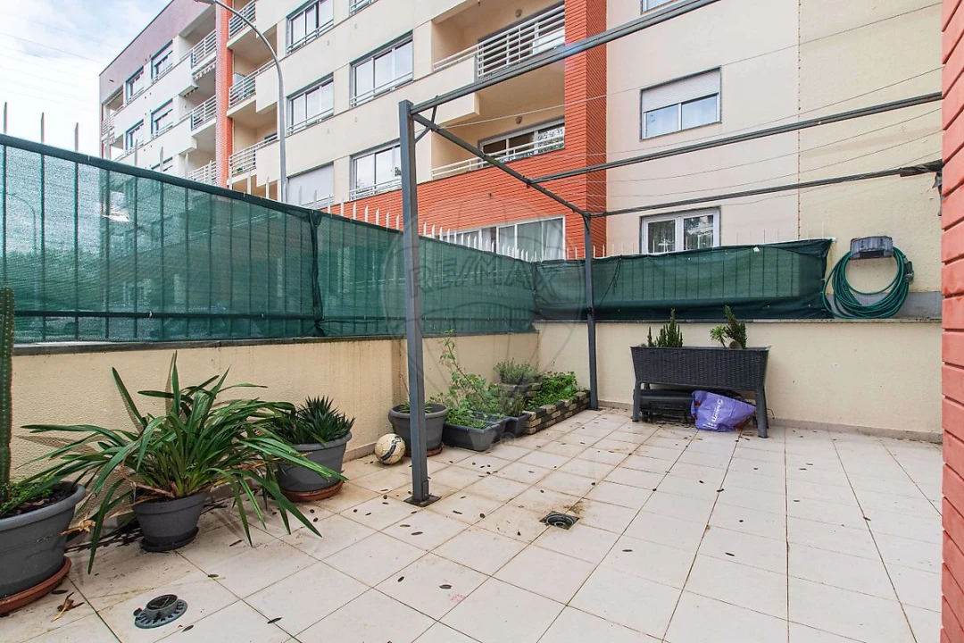 Apartamento T2 para Venda em São Domingos de Rana Foto 9