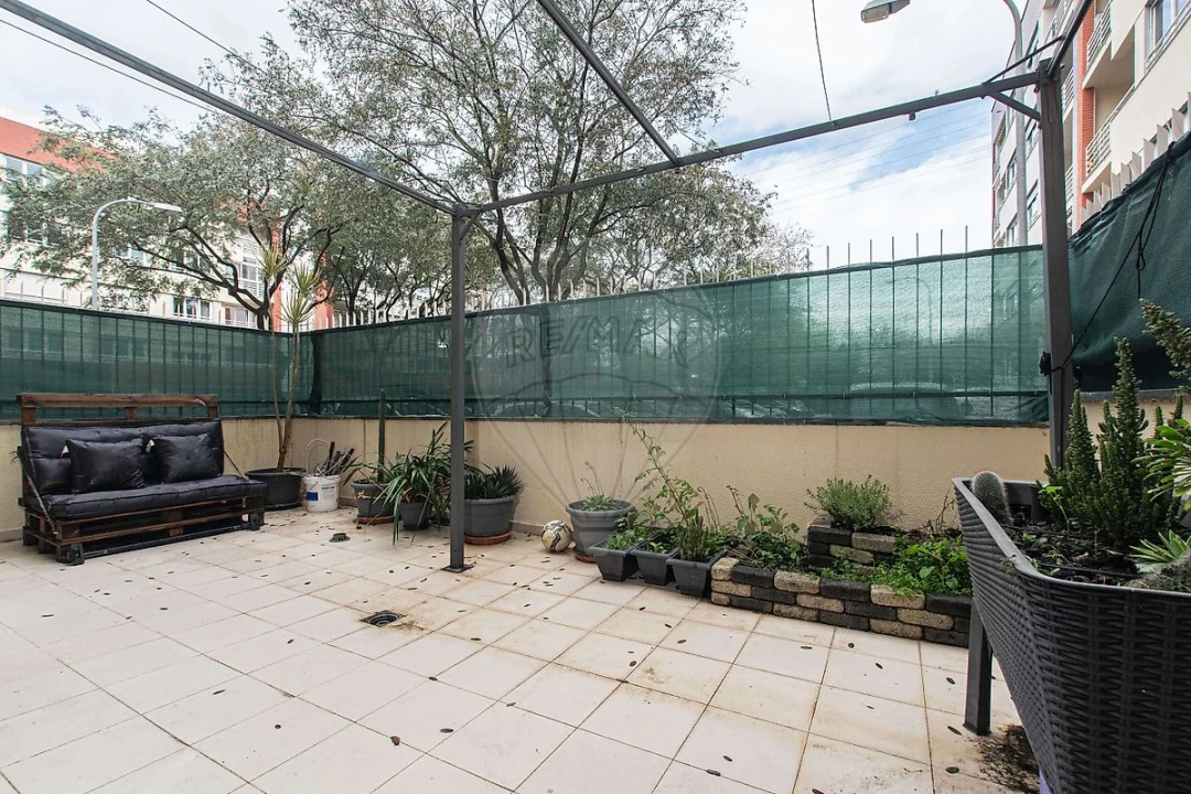 Apartamento T2 para Venda em São Domingos de Rana Foto 11