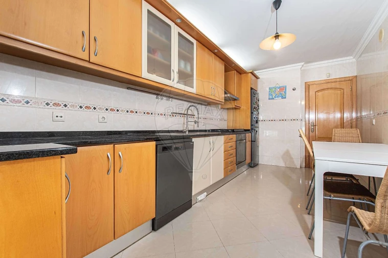 Apartamento T2 para Venda em São Domingos de Rana Foto 21