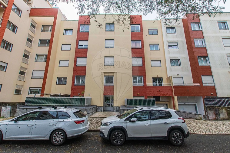 Apartamento T2 para Venda em São Domingos de Rana Foto 1