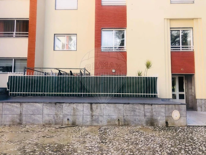 Apartamento T2 para Venda em São Domingos de Rana Foto 3