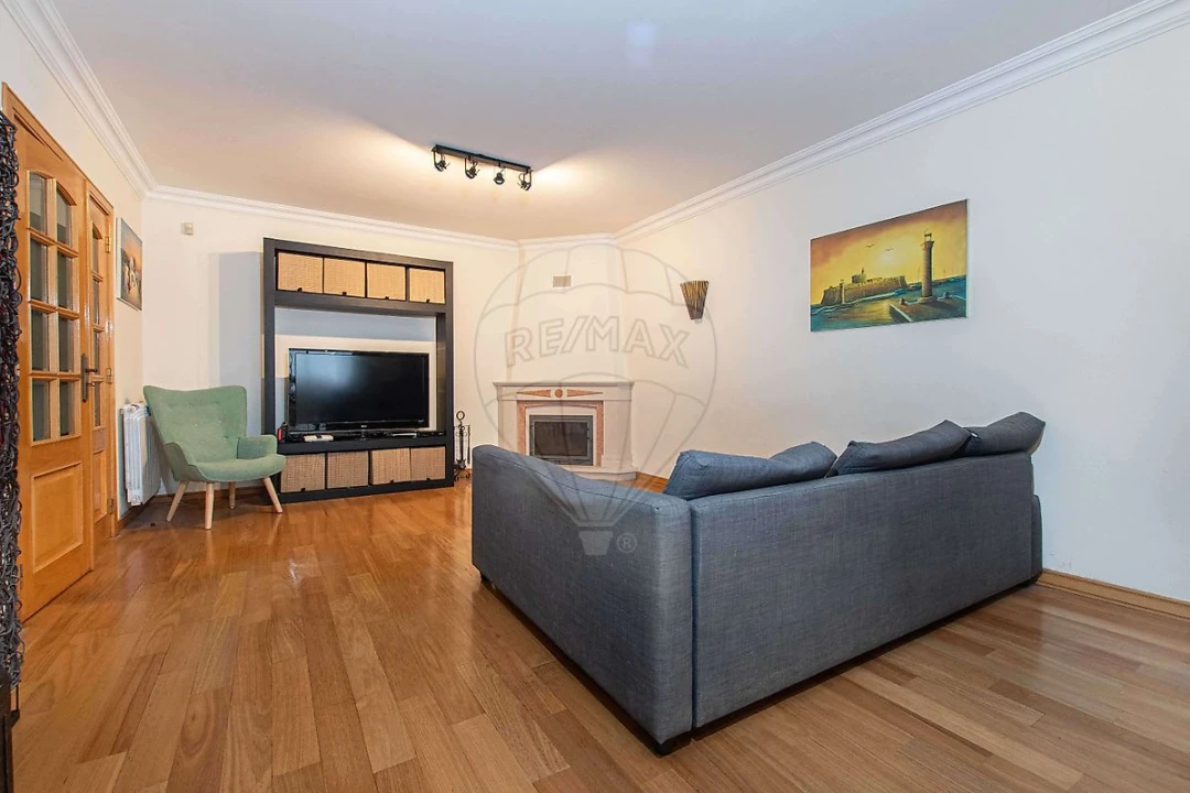 Apartamento T2 para Venda em São Domingos de Rana Foto 17