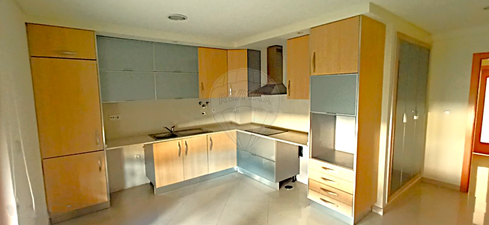 Apartamento T4 para Venda em Pinhal Novo Foto 1