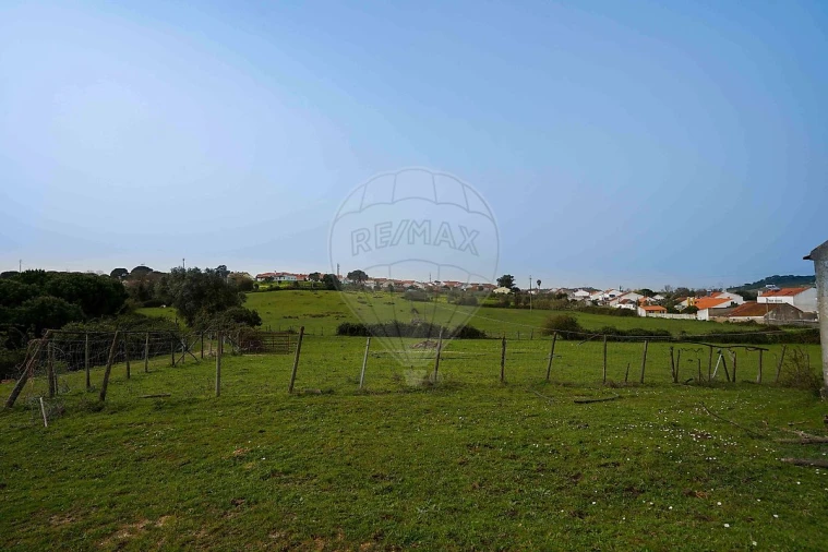 Prédio para Venda em Alcoentre Foto 11