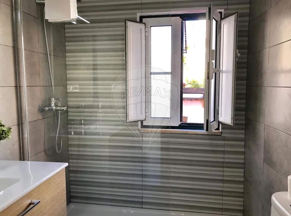 Apartamento T1 para Arrendamento em Misericórdia Foto 5