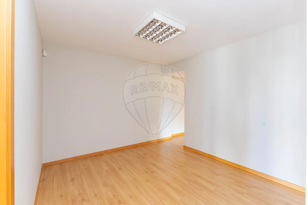 Loja para Arrendamento em Cidade da Maia Foto 18