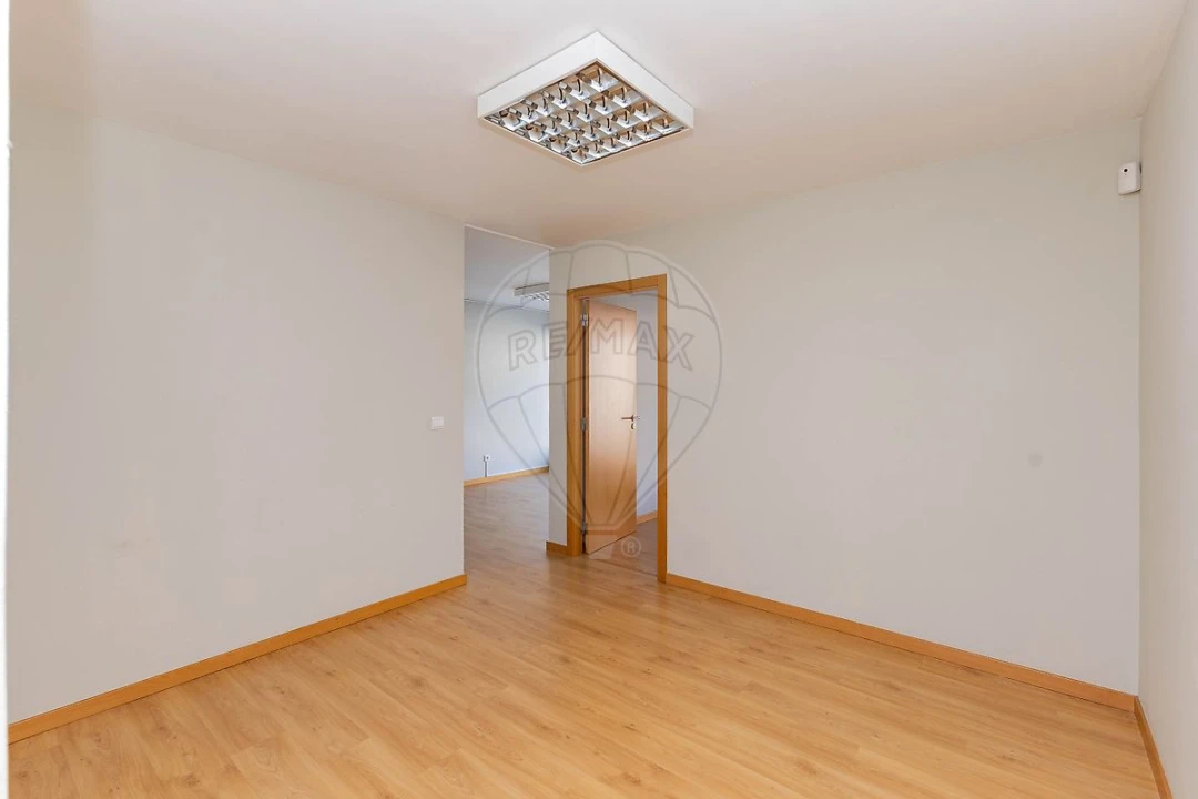 Loja para Arrendamento em Cidade da Maia Foto 17