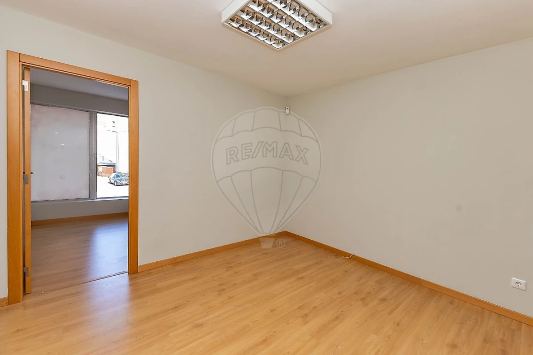 Loja para Arrendamento em Cidade da Maia Foto 16