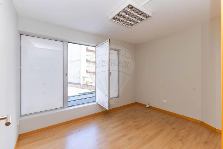 Loja para Arrendamento em Cidade da Maia Foto 19