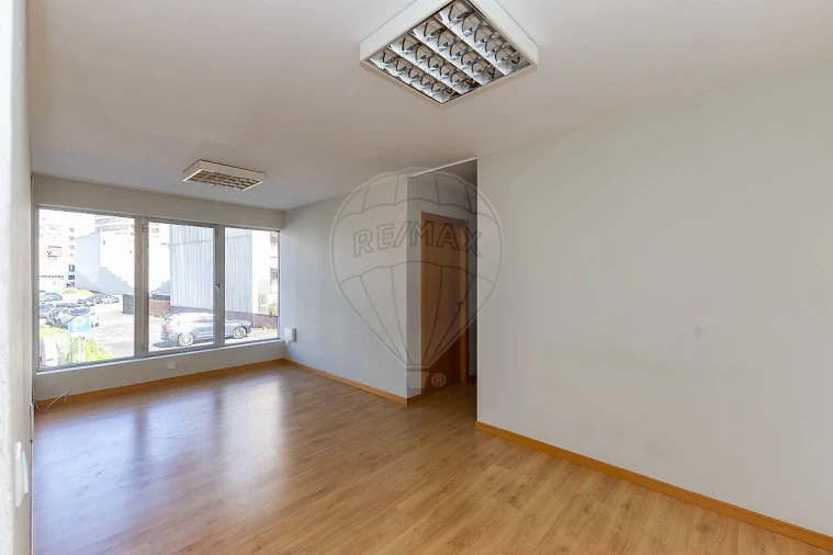 Loja para Arrendamento em Cidade da Maia Foto 10