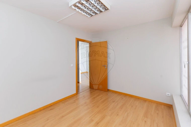 Loja para Arrendamento em Cidade da Maia Foto 20