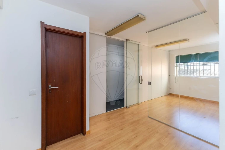 Loja para Arrendamento em Cidade da Maia Foto 21