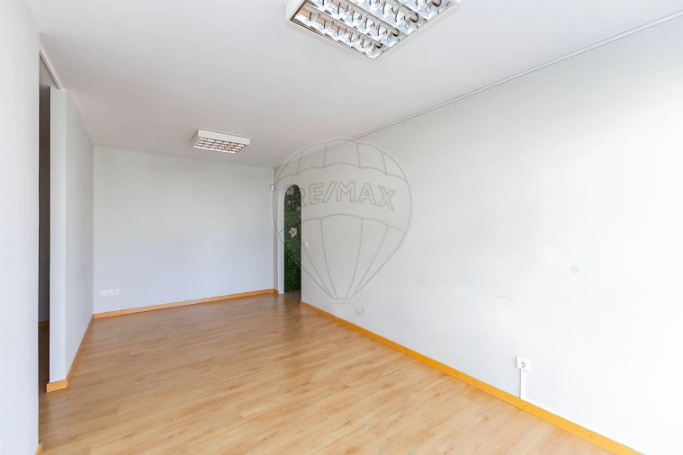 Loja para Arrendamento em Cidade da Maia Foto 12