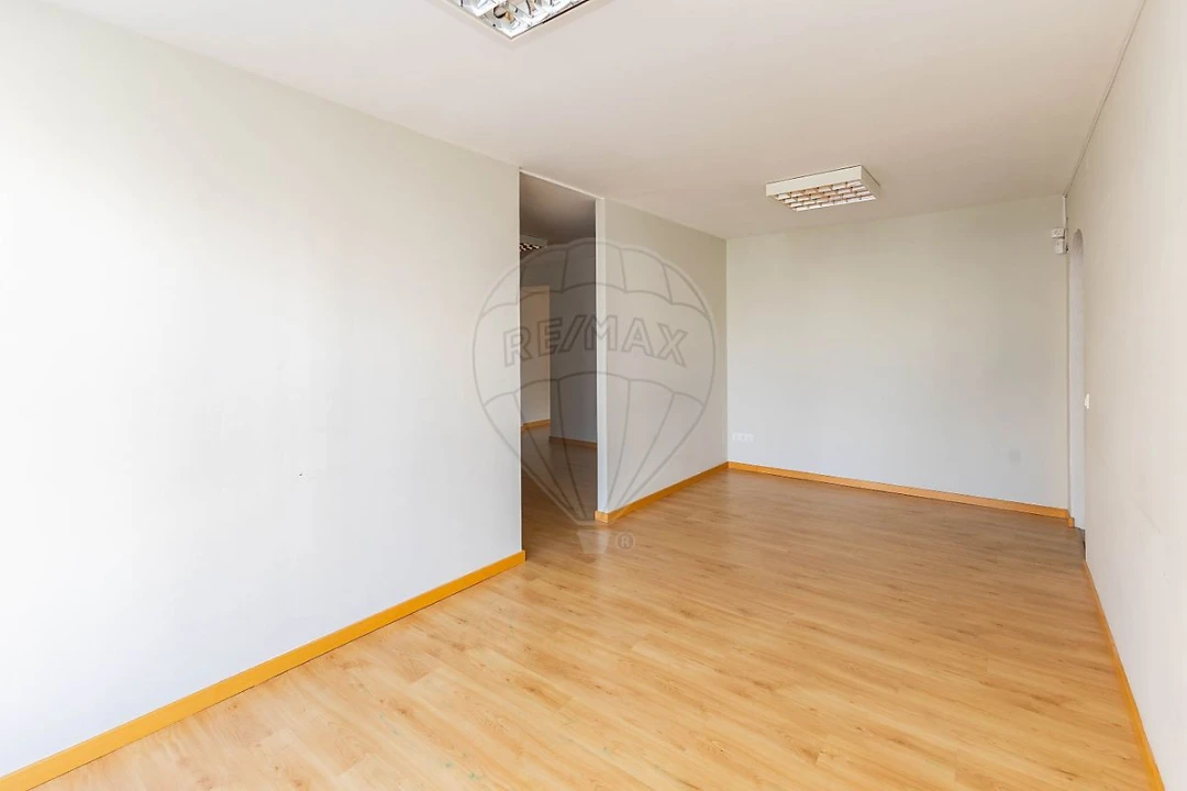 Loja para Arrendamento em Cidade da Maia Foto 8