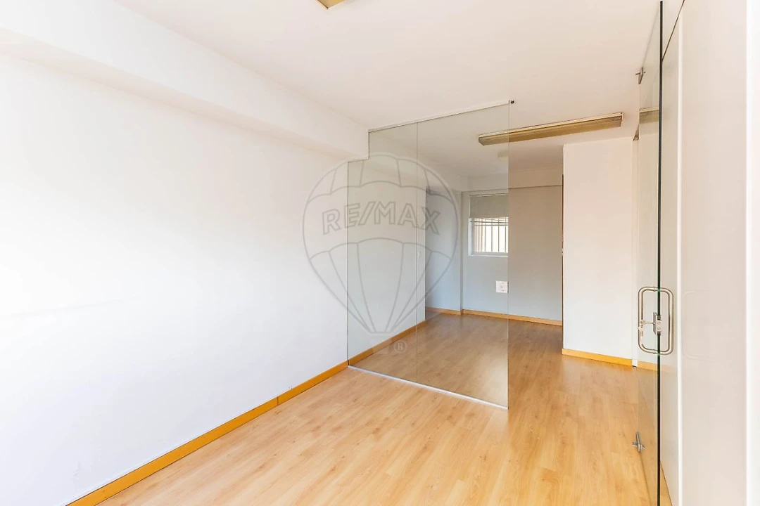 Loja para Arrendamento em Cidade da Maia Foto 24