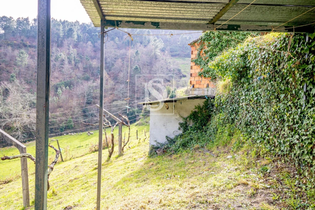 Moradia T3 para Venda em Teixeira e Teixeiró Foto 32