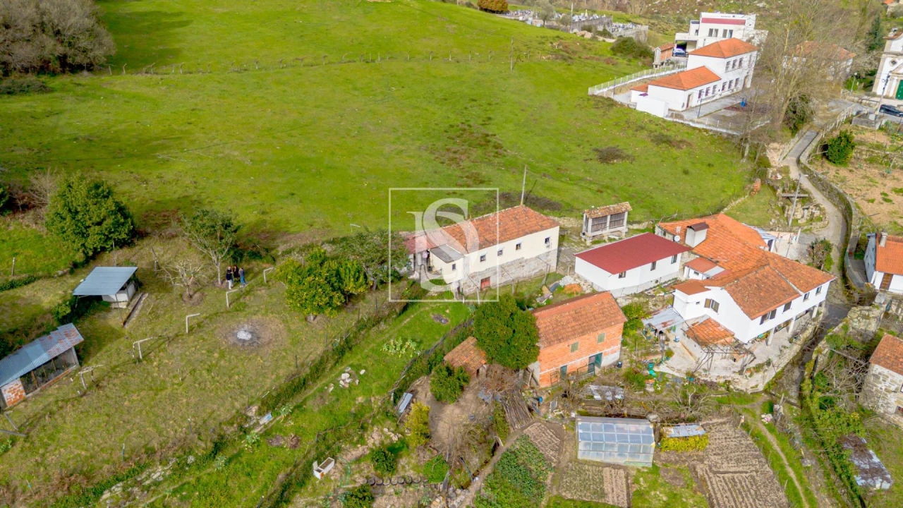 Moradia T3 para Venda em Teixeira e Teixeiró Foto 28