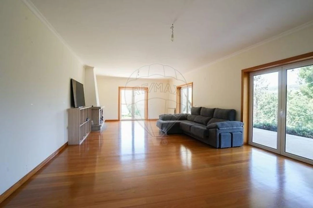 Moradia T4 para Venda em Fonte Arcada e Oliveira Foto 10