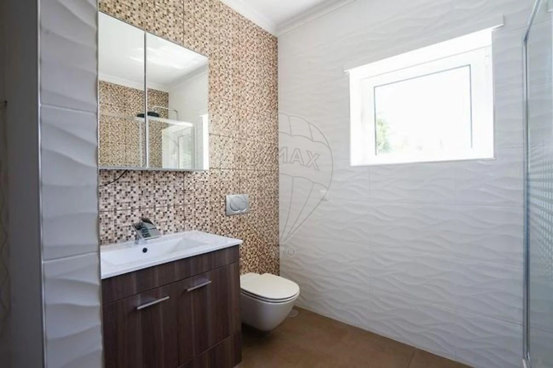 Moradia T4 para Venda em Fonte Arcada e Oliveira Foto 14