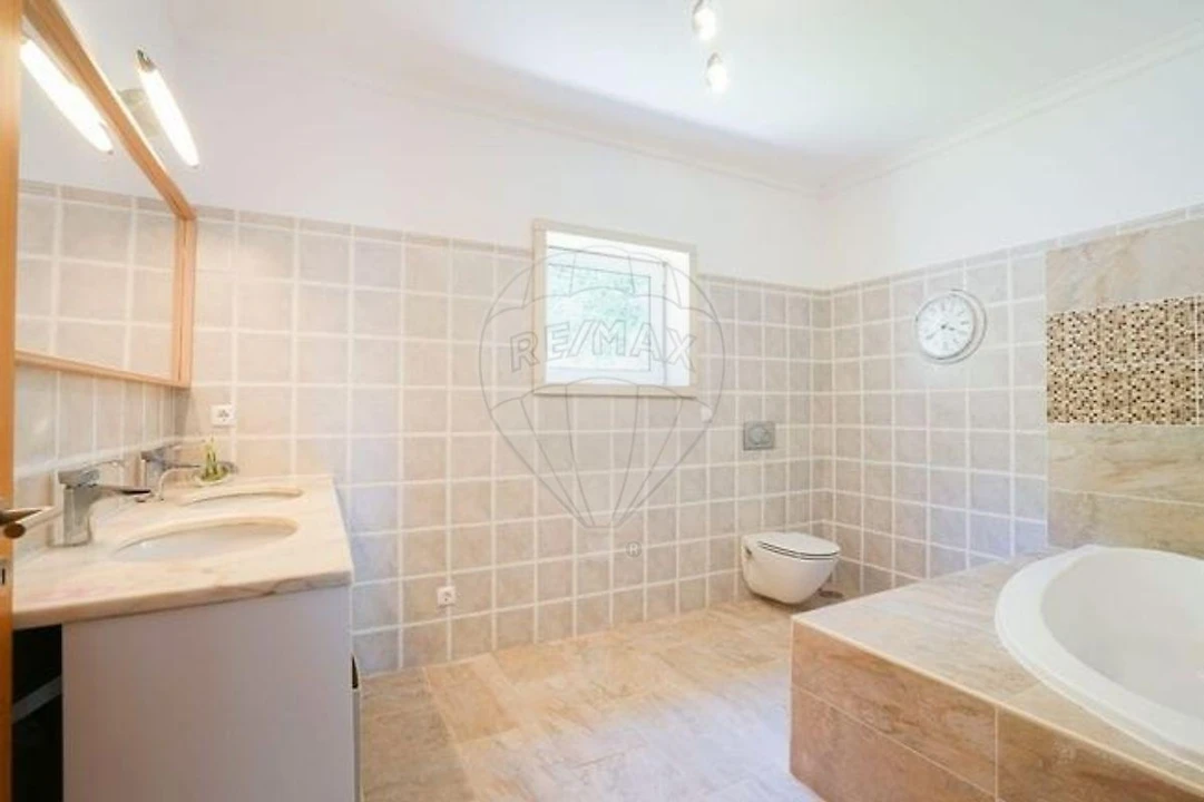 Moradia T4 para Venda em Fonte Arcada e Oliveira Foto 22